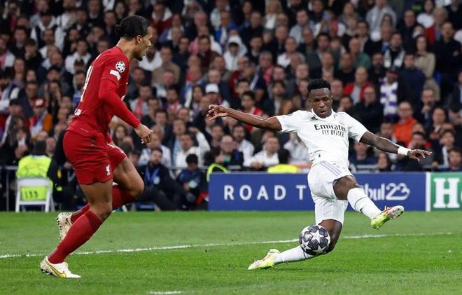 蒂尔潘生涯执法欧冠共判31粒点球，成为欧冠判点最多的主裁